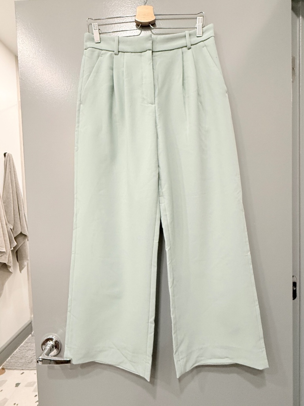 A&F Sloane Tailored Pant in Sage Green | Size 30 Short